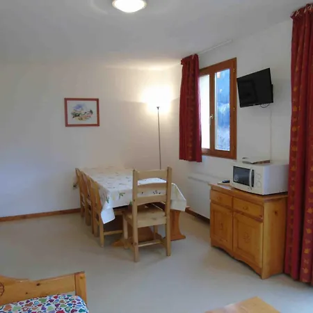 3 Pieces 8 Personnes Avec Balcon A 100m Des Remontees Mecaniques - Fr-1-561-25 *